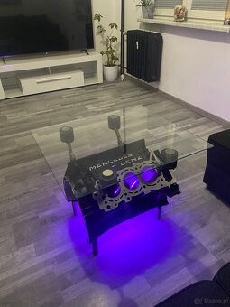 Stół z bloku silnika Mercedes-Benz V6 - 2