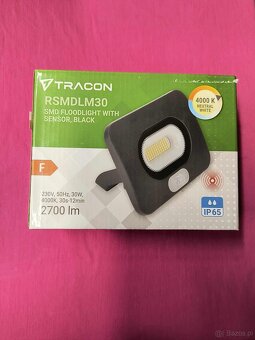 Reflektor Tracon SMD LED, czarny, z czujnikiem ruchu - 2