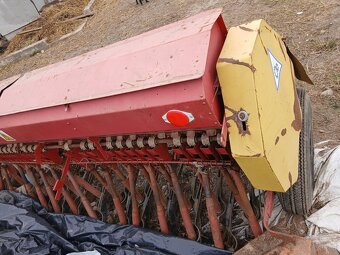 Sprzedam siewnik i kombajn - 2