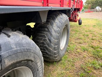 Przyczepa samozbierająca Pottinger Jumbo 8000 sprowadzona ce - 2