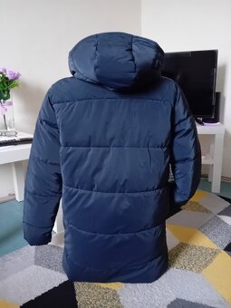 Ciepła puchowa kurtka z kapturem - 2