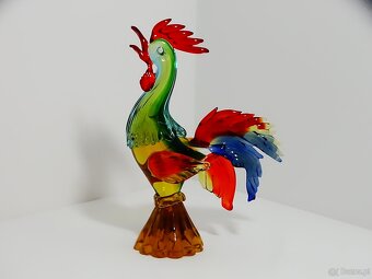 Figurka ze szkła Murano przedstawiająca koguta w dynamicznej - 2