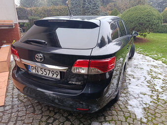 Sprzedam toyotą Avensis T27 z małym Przebiegiem - 2