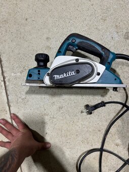 Strug elektryczny do drewna Makita KP0800 - 2
