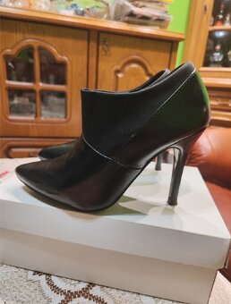 Botki czarne przed kostki, rozm. 38 - 2