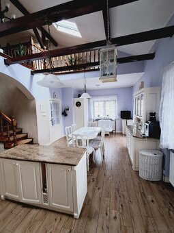 Dom parterowy z użyt. poddaszem o pow. 240 m2, Wolica - 2