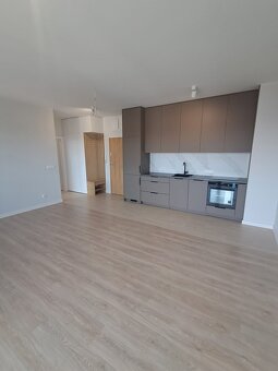 2 pokoje, 47m2, II piętro, winda, duży balkon, parking, os. - 2