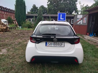 Sprzdam Toyotę Yaris r. 2023 z wypos. do Nauki Jazdy z LPG - 2