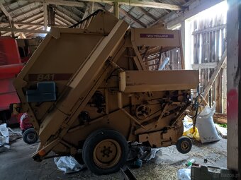 Presa New Holland 841 - 2
