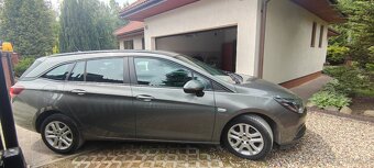 Opel Astra Sports Tourer kombi 1.4, benzyna, manual - 2