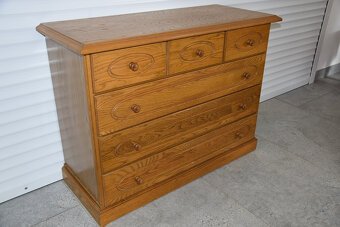 komoda dębowa z szufladami - jak nowa - 2