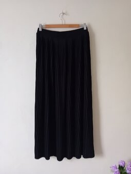 Czarna długa plisowana spódnica - 2