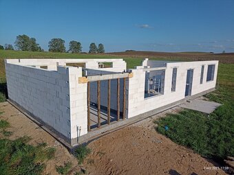 Sprzedam działkę z zabudowa domu - 2