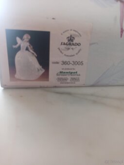 Sprzedam porcelanową figurkę - 2