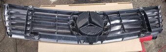 Mercedes R129 Grill - Atrapa uszkodzony - 2