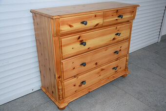komoda z drewna sosnowego - jak nowa - 2