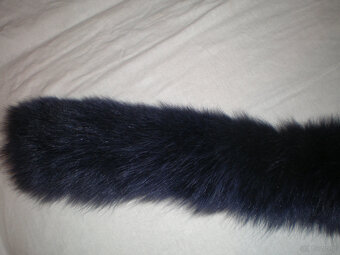 Sprzedam kołnierz koloru granatowego, długość 84 cm. - 2