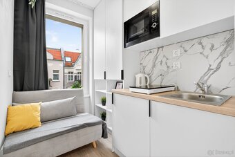 Nowoczesny pokój z łazienką i balkonem przy uczelni. - 2