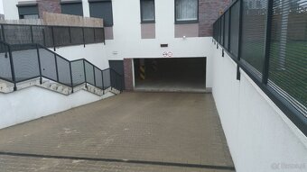 Miejsca postojowe w hali Garażowej - Nowa Cukrownia 42 - 2