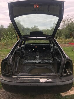 Predám holú karosériu škoda octavia 1sedan - 2