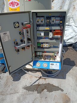 Prase brykietujaca. - 2