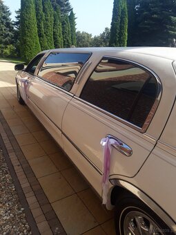 Limuzyna do ślubu Lincoln Town car - 2