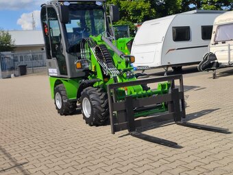 ŁADOWARKA KOŁOWA 908T - 2