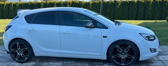 Opel Astra J 1.6T 2011 hatchback - 2