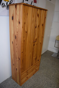 szafa z drewna sosnowego - jak nowa - 2