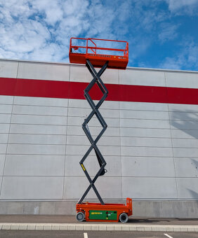 Sprzedam podnośnik nożycowy Dingli rok 2022 - 2