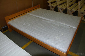 łóżko sosnowe z nowymi materacami - 2