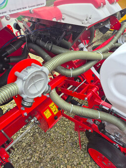 Siewnik do kukurydzy 6 rzędów na ramie półteleskopowej OZDOK - 2