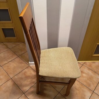 Krzesło drewniane z miękkim siedziskiem - 2