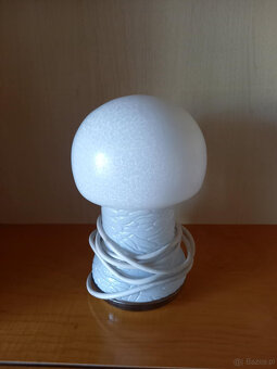 Retro biała lampa stołowa w kształcie grzyba autorstwa Karin - 2