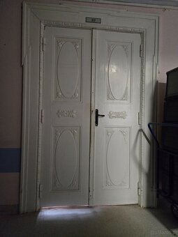 Antyczne drzwi drewniane dwuskrzydłowe z ościeżnicą – kamien - 2