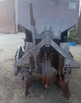 Sadzarka do ziemniaków dwurzędowa czeska Famaros S-204 - 2