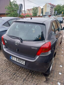 sprzedam uszkodzoną toyotę yaris 2 z 2009 roku - 2