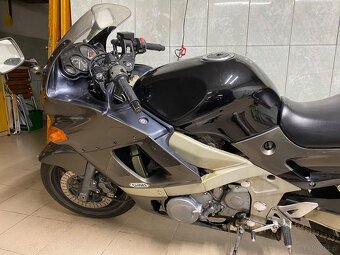 Kawasaki zzr600 - 2