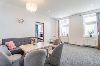 Obniżka 16.000 zł. 2 pokoje, oddzielna kuchnia + garaż. - 2