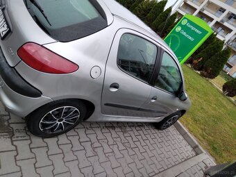 Sprzedam Peugeot 2061,4 benzyna 2003 rok - 2