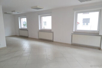 Sprzedam lub wynajmę ładny lokal dobry punkt w Słupcy - 2