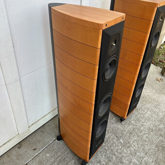 Sonus Faber Cremona Maple ( Price: 1900 EUR ) - 2
