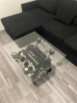 Stół z bloku silnika Mercedes-Benz V6 - 2