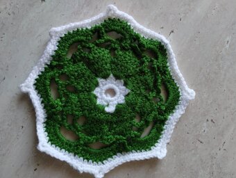 Szydełkowe podstawki pod kubek rozeta - 2