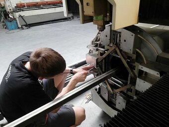 Fiber Laser Wycinarka Laserowa CNC do rur arkuszy 3015GM 3kW - 2