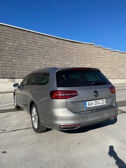 Volkswagen Passat Variant 2.0 BiTDI Highline 4MOTION - 2