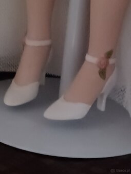 SZEŚĆ PANN MŁODYCH 3 SYGNOWANE 3 NIE SYGNOWANE LALKI PORCELA - 2