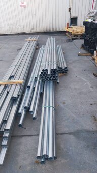 Pozinkované sloupky 2 m a 2,3 m Jarnołtów ,100 m od hranic - 2
