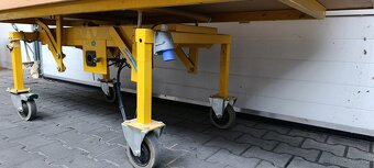 Stół na kółkach z regulowaną wysokościom - 2