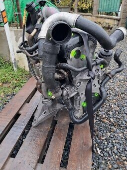 Silnik 2,5 tdi 128kw: Axe top stan T5 komletowy - 2